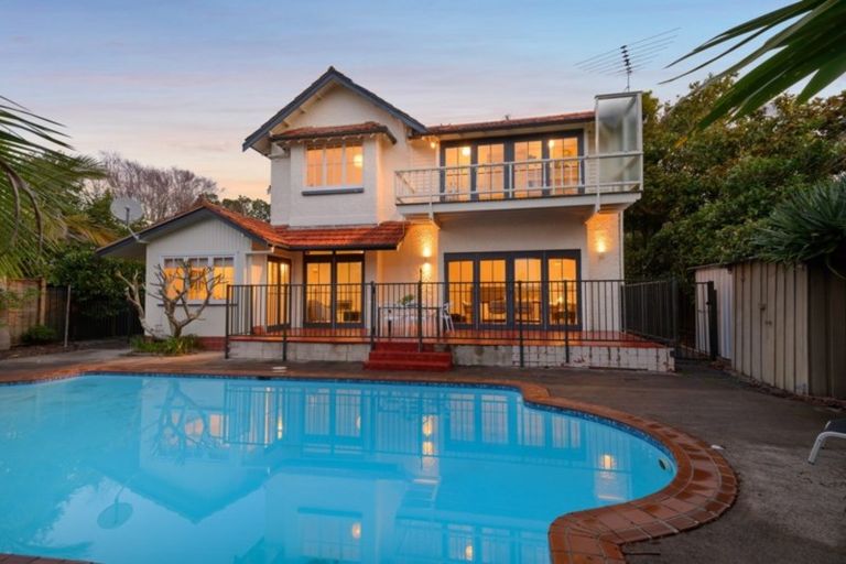 Photo of property in 256 Lake Road, Hauraki, Auckland, 0622