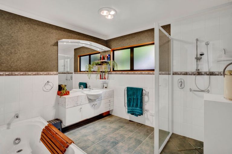 Photo of property in 3 Fairfax Terrace, Frankleigh Park, New Plymouth, 4310
