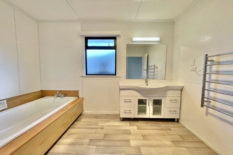 Photo of property in 14 Baird Road, Tokoroa, 3420