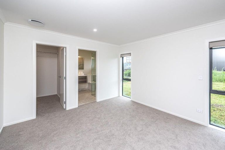 Photo of property in 32 Tirimoana Place, Otamatea, Whanganui, 4501
