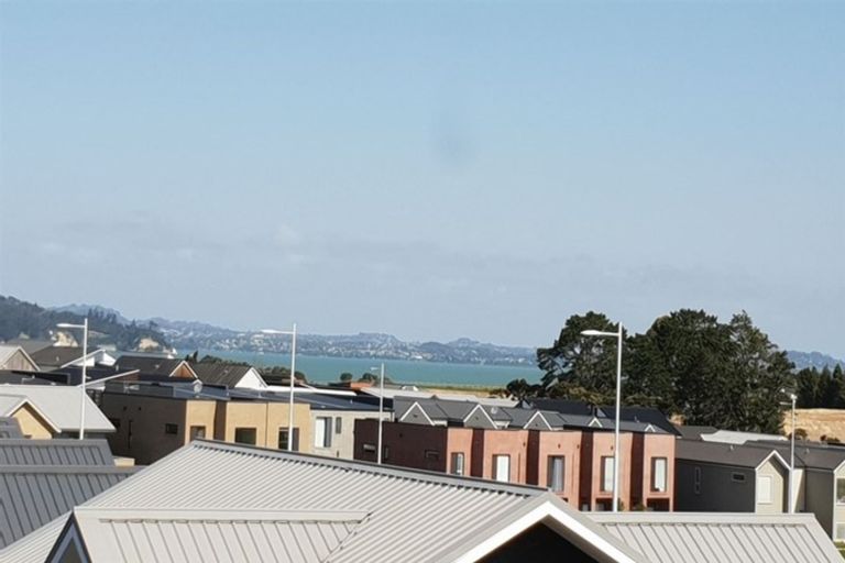 Photo of property in 4 Peihana Road, Hobsonville, Auckland, 0616