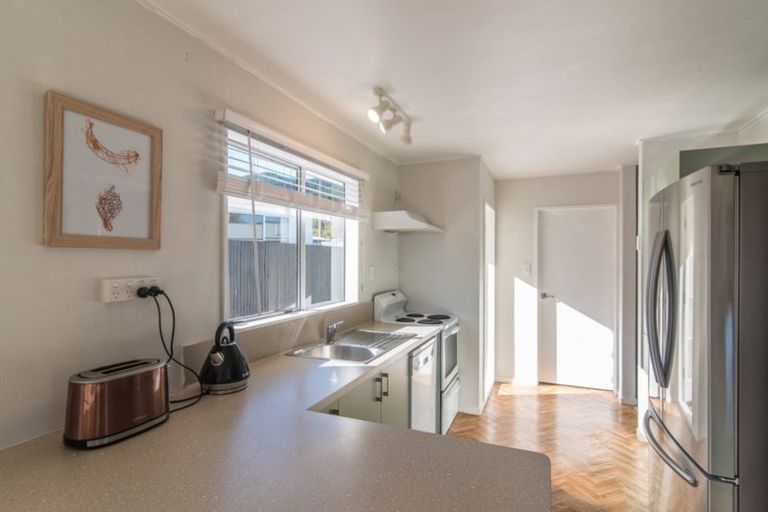 Photo of property in 5 Hookway Grove, Paraparaumu, 5032