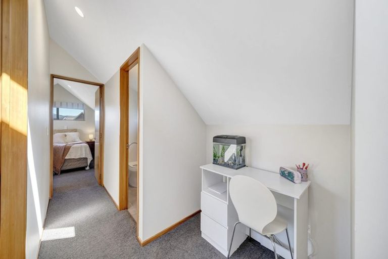 Photo of property in 18 Vanderbilt Place, Halswell, Christchurch, 8025