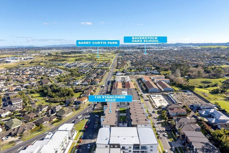 Photo of property in 10/11 Carlos Drive, Flat Bush, Auckland, 2016