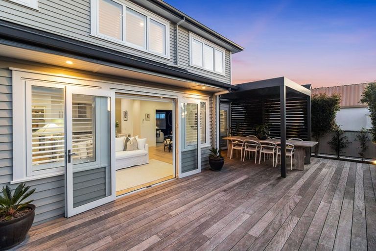 Photo of property in 27 St Michaels Avenue, Point Chevalier, Auckland, 1022