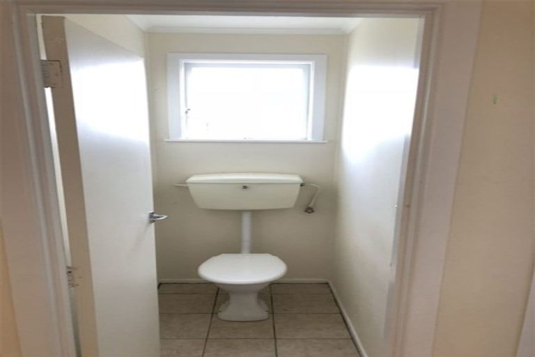 Photo of property in 594 Glenfield Road, Bayview, Auckland, 0629