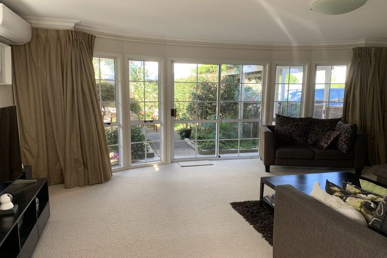Photo of property in 2/34 Princes Street, Northcote Point, Auckland, 0627
