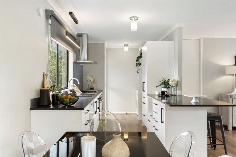 Photo of property in 2/14 Moxham Grove, Massey, Auckland, 0614