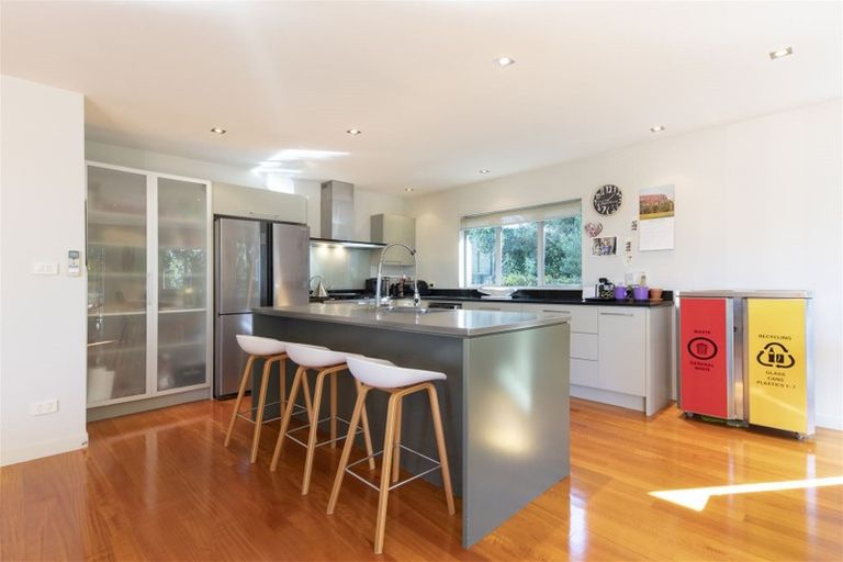 Photo of property in 317a Glenfield Road, Glenfield, Auckland, 0629