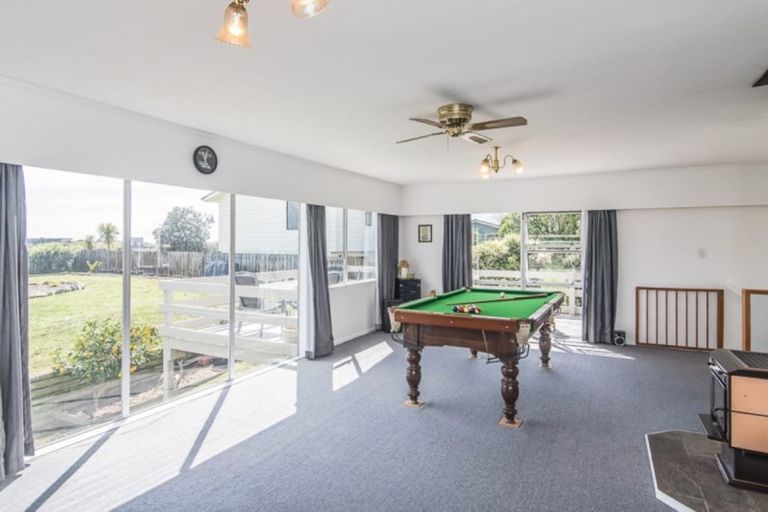 Photo of property in 5 Freyberg Crescent, Waikanae Beach, Waikanae, 5036