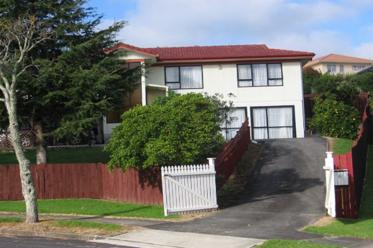 Photo of property in 11 Melia Grove, Goodwood Heights, Auckland, 2105