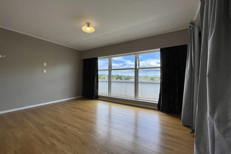 Photo of property in 117 Forrest Hill Road, Forrest Hill, Auckland, 0620