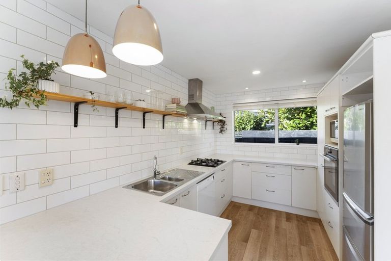 Photo of property in 6 Clivedon Place, Redwood, Christchurch, 8051