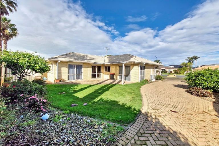 Photo of property in 69 Gravatt Road, Papamoa Beach, Papamoa, 3118