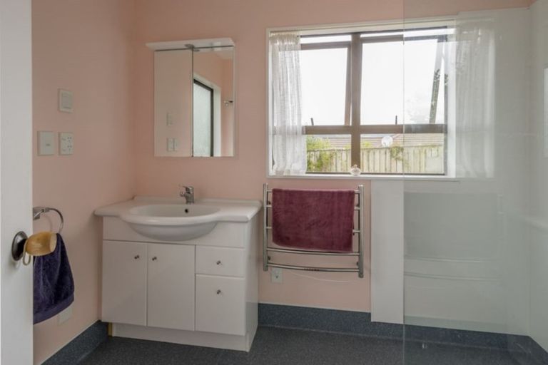 Photo of property in 33a Rosewood Place, Paraparaumu, 5032