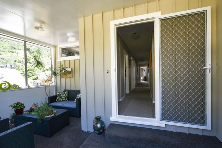 Photo of property in 14 Seaview Crescent, Picton, 7220