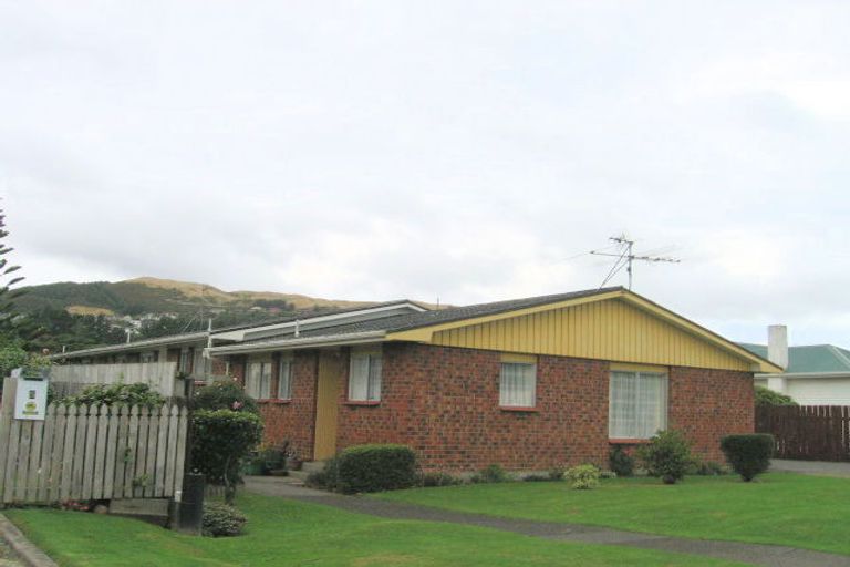 Photo of property in 1/7 Davies Street, Tawa, Wellington, 5028