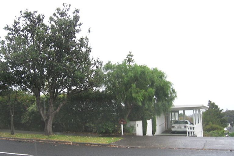 Photo of property in 30 Chelsea View Drive, Chatswood, Auckland, 0626