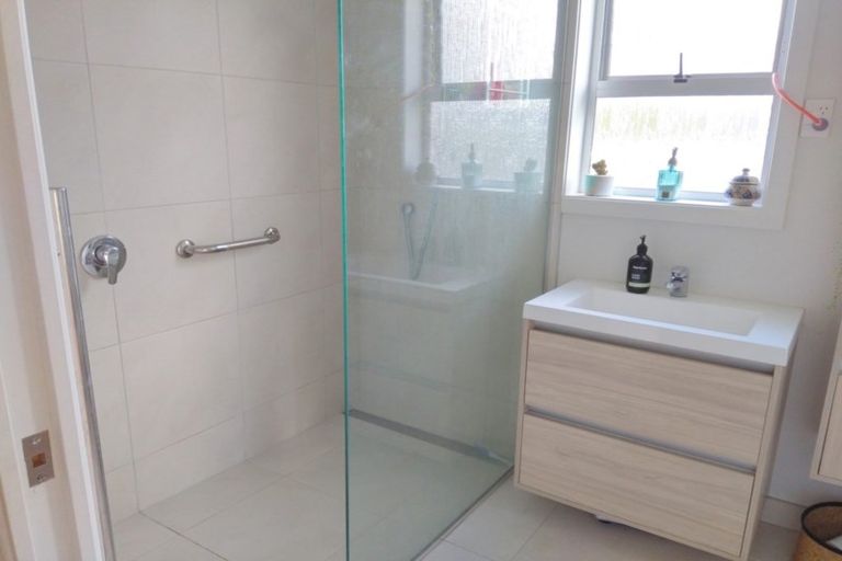 Photo of property in 188 Seaview Road, Westown, New Plymouth, 4310