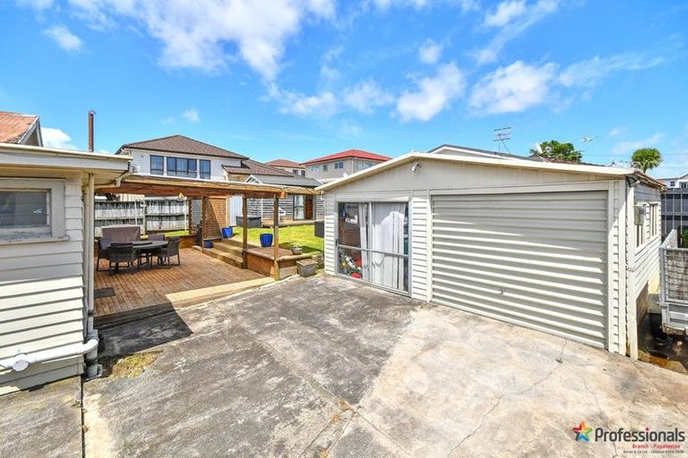 Photo of property in 9 Plunket Avenue, Papatoetoe, Auckland, 2104