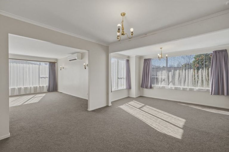 Photo of property in 1/98a Lake Terrace Road, Burwood, Christchurch, 8061