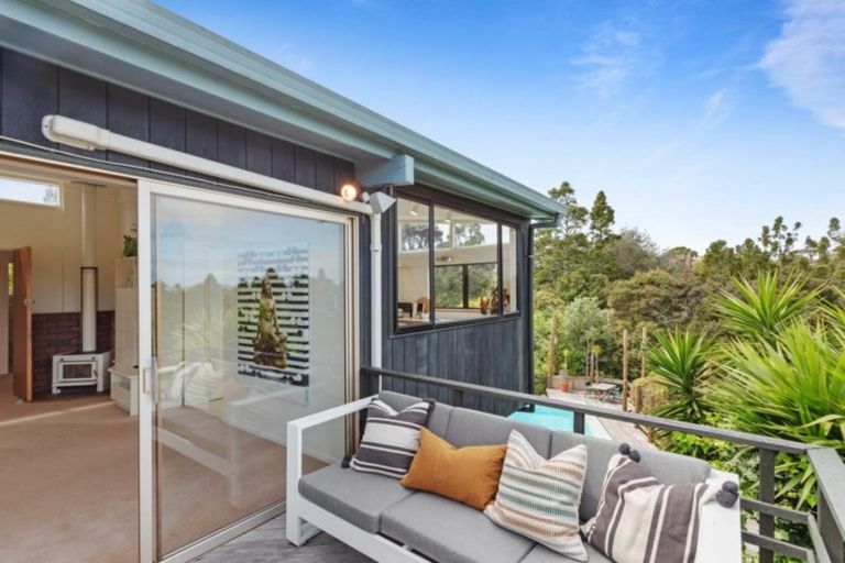 Photo of property in 30 Wernham Place, Northcote, Auckland, 0626