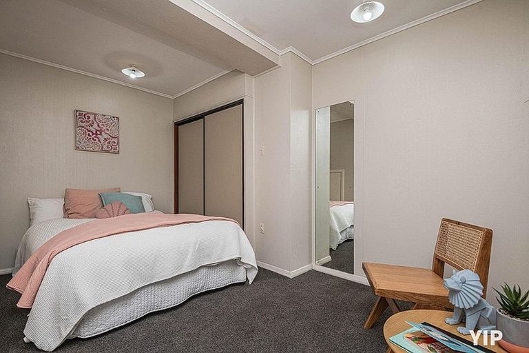 Photo of property in 5 Hallewell Crescent, Johnsonville, Wellington, 6037