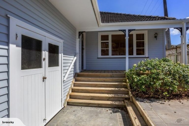 Photo of property in 1/49 Ranui Terrace, Tawa, Wellington, 5028