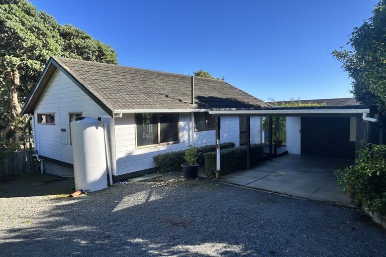 Photo of property in 104 Winara Avenue, Waikanae, 5036