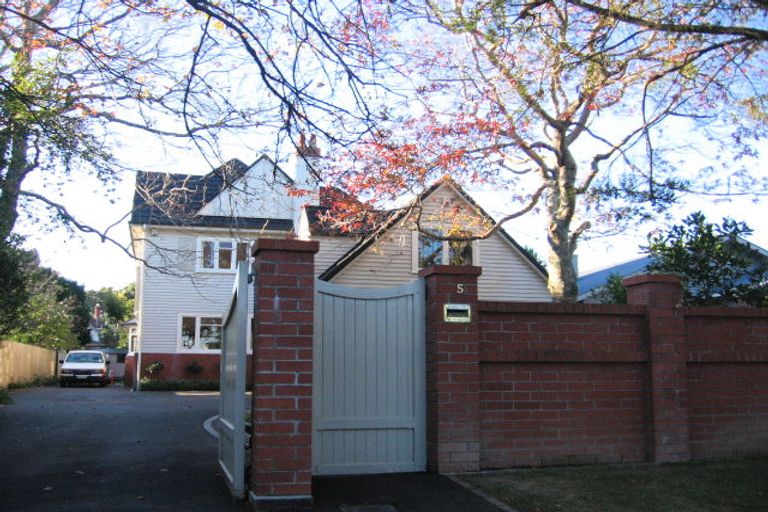 Photo of property in 15 Totara Crescent, Woburn, Lower Hutt, 5010