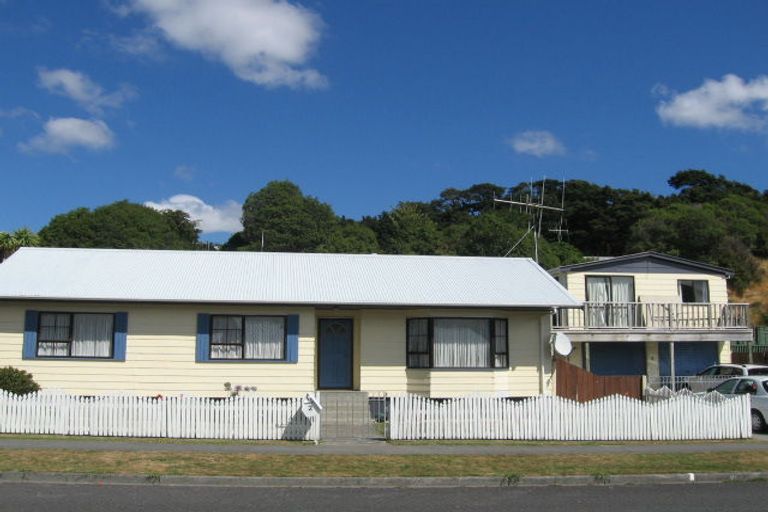 Photo of property in 2 Moonstone Grove, Birchville, Upper Hutt, 5018