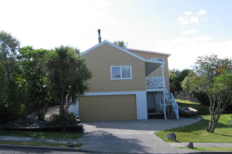 Photo of property in 6 Palliser Lane, Browns Bay, Auckland, 0630
