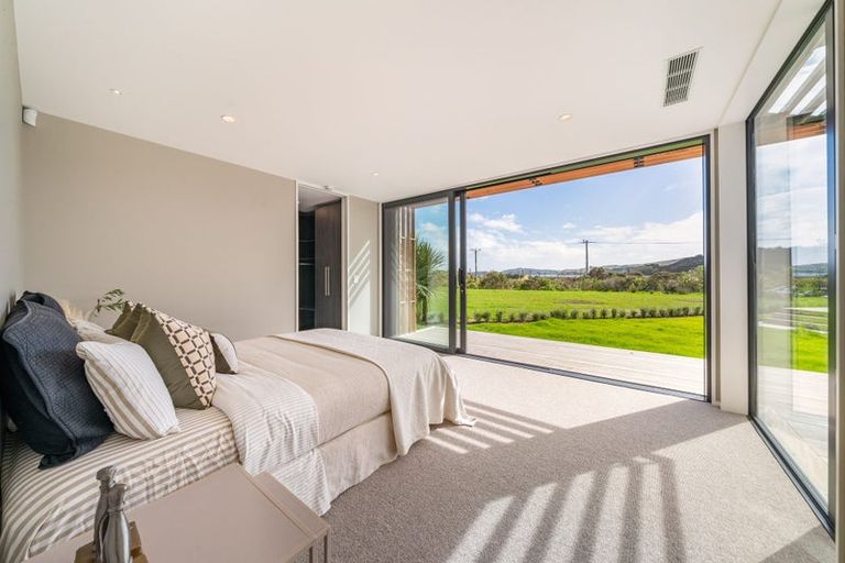 Photo of property in 43 Paekakariki Hill Road, Pauatahanui, Porirua, 5381