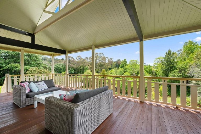 Photo of property in 3 Daphne Harden Lane, Paremoremo, Auckland, 0632