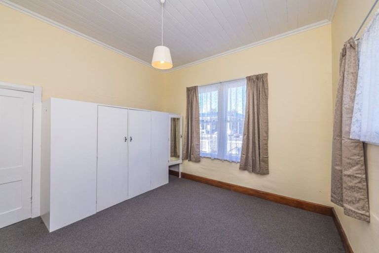 Photo of property in 16 Carlton Avenue, Gonville, Whanganui, 4501