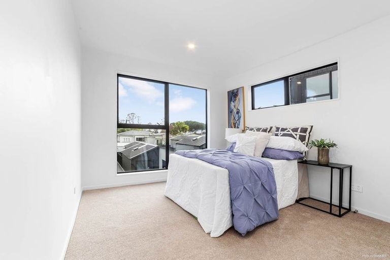 Photo of property in 6/105 Hobsonville Road, West Harbour, Auckland, 0618