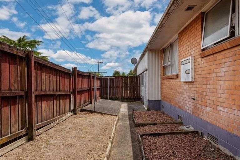 Photo of property in 1/185 Henderson Valley Road, Henderson, Auckland, 0612