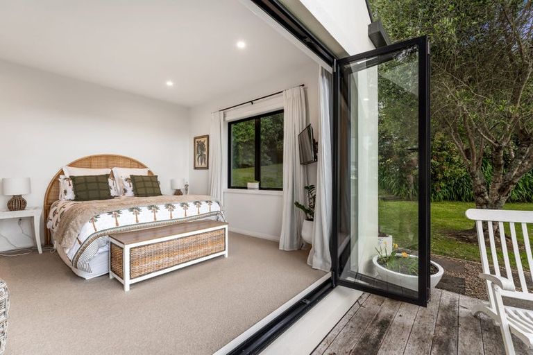 Photo of property in 10 Zita Avenue, Matakatia, Whangaparaoa, 0930