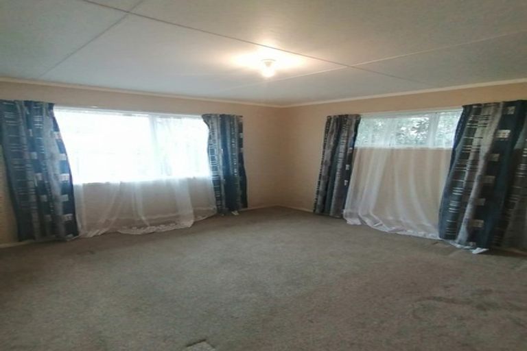 Photo of property in 4 Backhurst Grove, Massey, Auckland, 0614