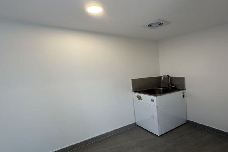 Photo of property in 6d Glennandrew Drive, Half Moon Bay, Auckland, 2012