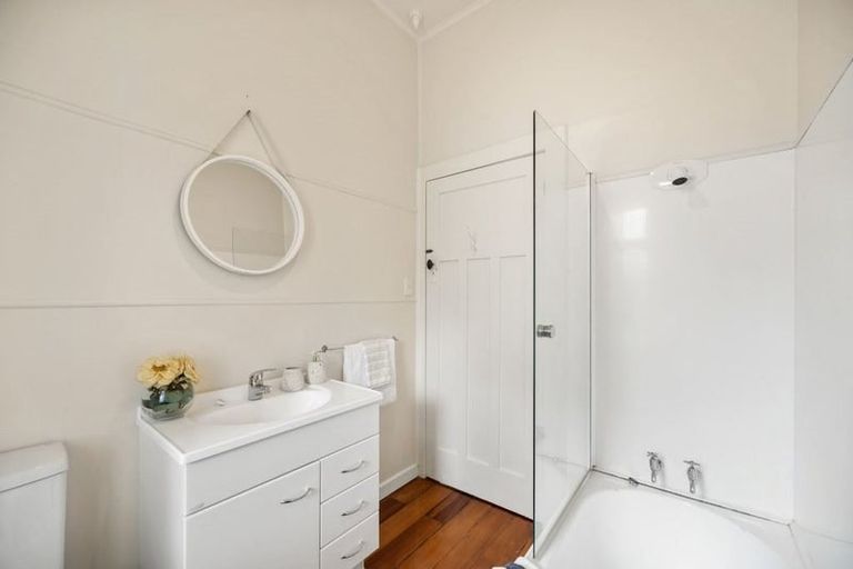 Photo of property in 1/28 Ngataringa Road, Devonport, Auckland, 0624