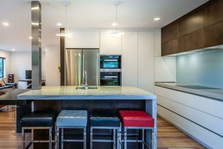 Photo of property in 87a Palmerston Road, Birkenhead, Auckland, 0626