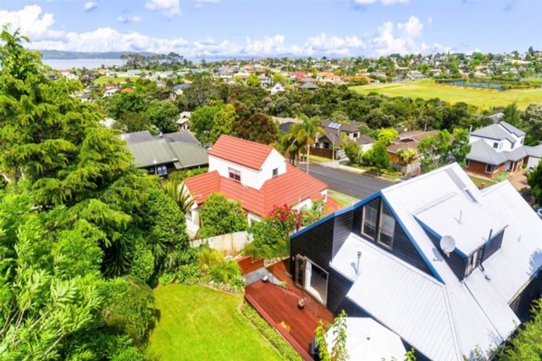 Photo of property in 21 Lagoon Way, West Harbour, Auckland, 0618