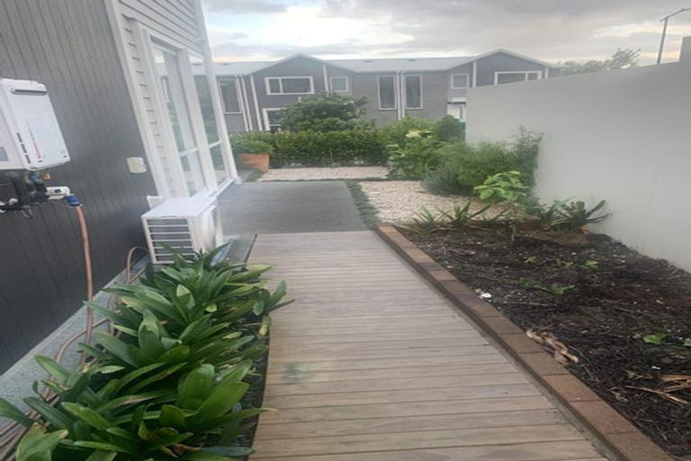 Photo of property in 73 Karepiro Drive, Stanmore Bay, Whangaparaoa, 0932