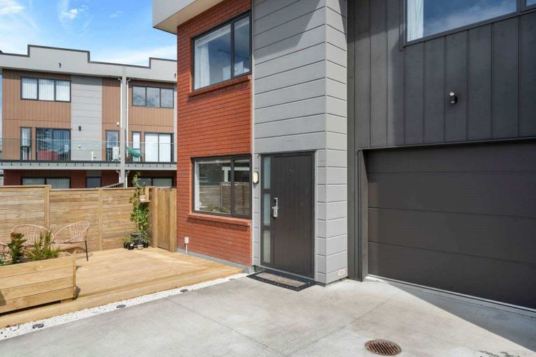 Photo of property in 40 Bordeaux Parade, Te Atatu South, Auckland, 0610