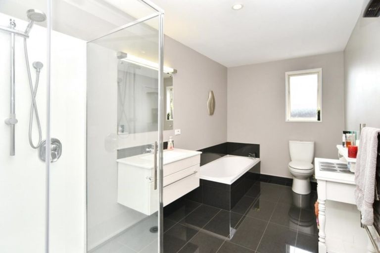 Photo of property in 27a Farnswood Place, Redwood, Christchurch, 8051