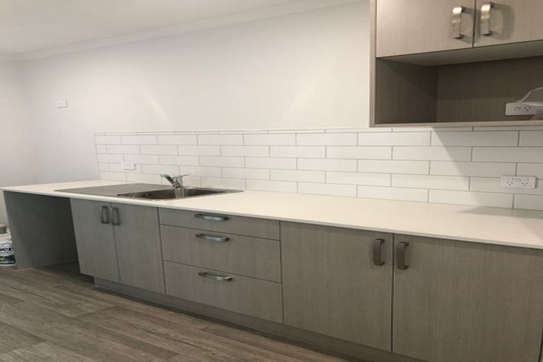 Photo of property in 2/7 Tulloch Place, Conifer Grove, Takanini, 2112