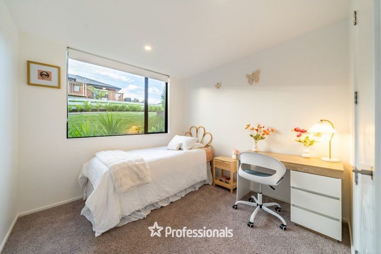 Photo of property in 37 Percy Kinsman Crescent, Riverstone Terraces, Upper Hutt, 5018
