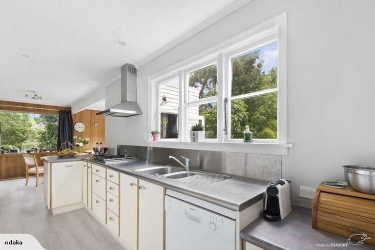 Photo of property in 337 Stokes Valley Road, Stokes Valley, Lower Hutt, 5019