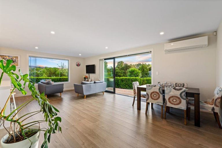 Photo of property in 13 Vogwill Road, Kumeu, 0810